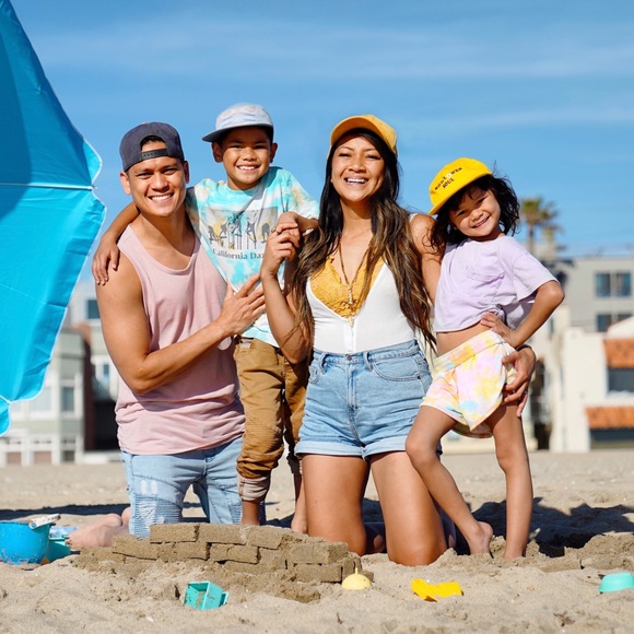 Instagram @partyof4sometimes2 - Picture 11 of 12